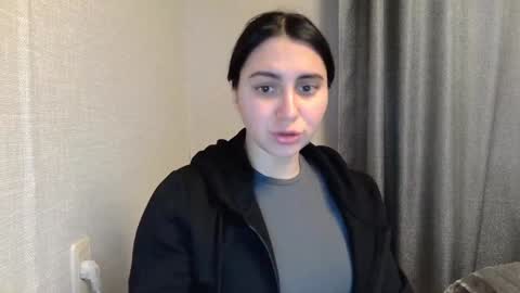 cute_strawberry_ online show from December 30, 12:31 pm