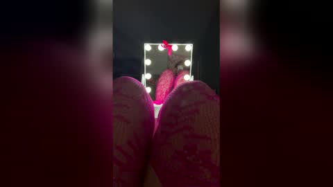 cutebananas online show from June 1, 8:16 am