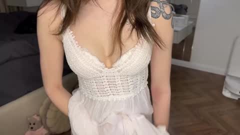 Snapshot of cuteelsa_ chatting on January 8, 4:34 am Elsa online show from January 8, 4:34 am