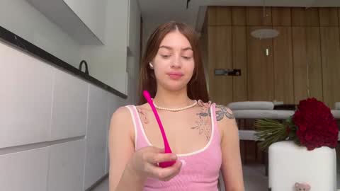Snapshot of cuteelsa_ chatting on February 6, 5:57 am Elsa online show from February 6, 5:57 am