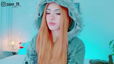 Zoe  online show from April 19, 2:44 am