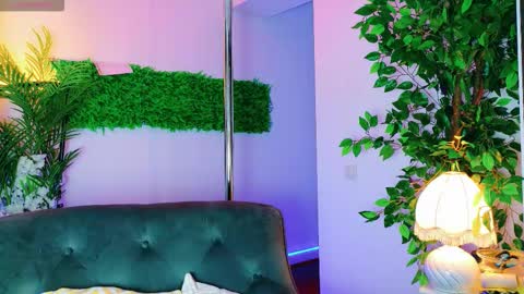 Snapshot of cuteness__girl chatting on September 23, 6:44 am Cuteness Girl online show from September 23, 6:44 am