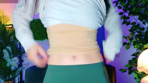 Snapshot of cuteness__girl chatting on October 18, 7:11 am Cuteness Girl online show from October 18, 7:11 am