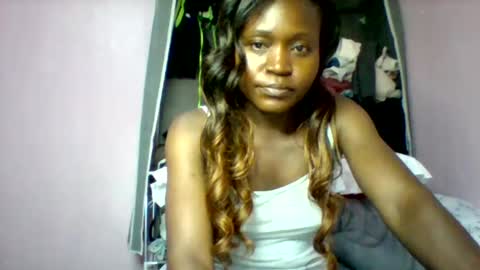 Snapshot of cutezola chatting on October 13, 9:45 am cutezola online show from October 13, 9:45 am