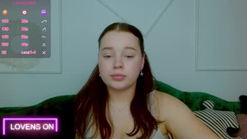 Snapshot of cutie__cutiee_ chatting on October 16, 10:23 pm Nika  online show from October 16, 10:23 pm