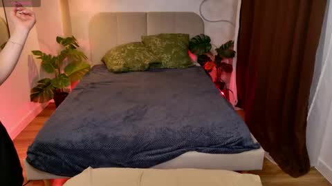 Monica online show from March 12, 8:55 pm