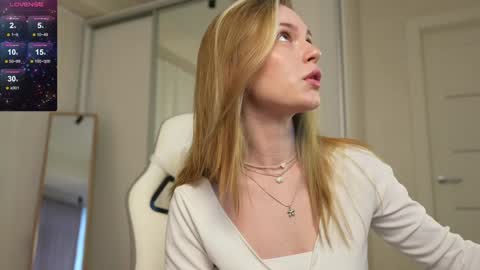 Snapshot of cyberheart_ chatting on January 24, 11:48 am EMILY online show from January 24, 11:48 am