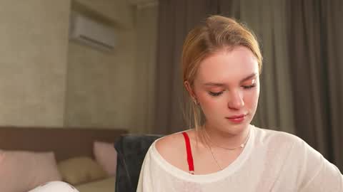 Snapshot of cyberheart_ chatting on October 7, 3:49 pm EMILY online show from October 7, 3:49 pm