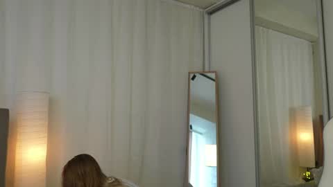 Snapshot of cyberheart_ chatting on January 25, 11:35 am EMILY online show from January 25, 11:35 am