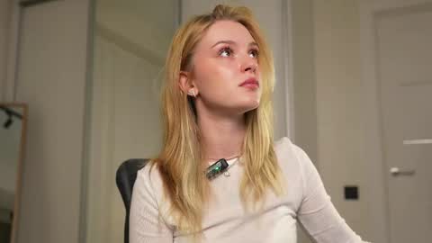 Snapshot of cyberheart_ chatting on September 8, 5:01 pm EMILY online show from September 8, 5:01 pm