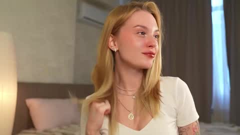 Snapshot of cyberheart_ chatting on September 18, 11:53 am EMILY online show from September 18, 11:53 am