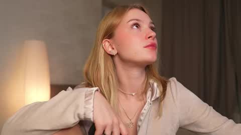 Snapshot of cyberheart_ chatting on October 12, 6:32 pm EMILY online show from October 12, 6:32 pm