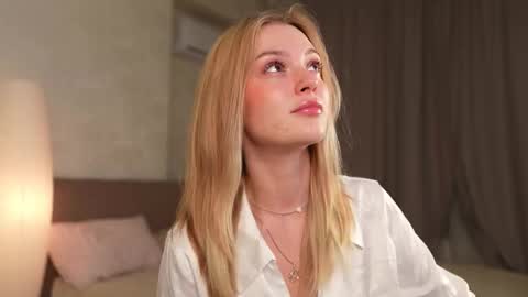 Snapshot of cyberheart_ chatting on October 10, 5:40 pm EMILY online show from October 10, 5:40 pm