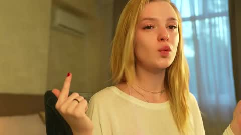 Snapshot of cyberheart_ chatting on October 1, 2:55 pm EMILY online show from October 1, 2:55 pm