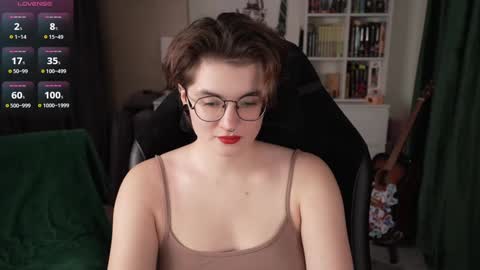 Helen Blossom online show from December 3, 8:50 pm