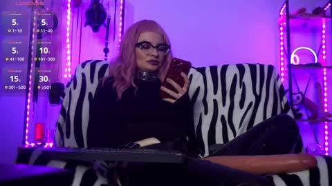 Snapshot of cyberxgoddess_ chatting on September 17, 3:04 am Lily Goddess online show from September 17, 3:04 am