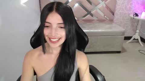 CINTIA ARAUJO online show from October 3, 10:15 pm