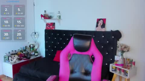 Snapshot of d_martii chatting on February 22, 11:13 am Mia  online show from February 22, 11:13 am