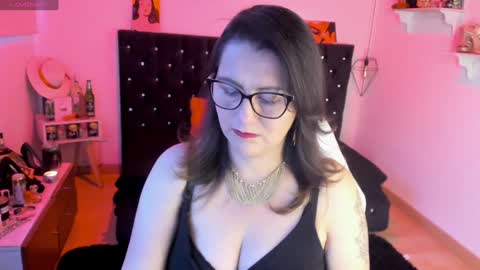 Snapshot of d_martii chatting on January 24, 11:37 am Mia  online show from January 24, 11:37 am