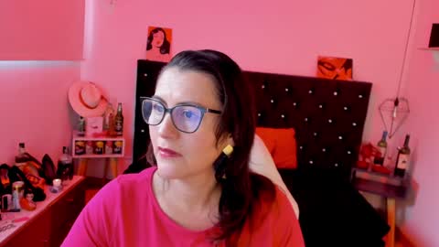 Snapshot of d_martii chatting on January 23, 11:48 am Mia  online show from January 23, 11:48 am