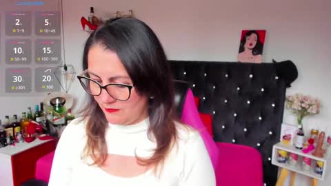 Snapshot of d_martii chatting on February 26, 12:38 pm Mia  online show from February 26, 12:38 pm