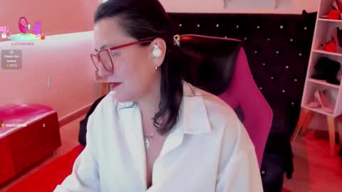 Snapshot of d_martii chatting on September 26, 3:20 pm Mia  online show from September 26, 3:20 pm