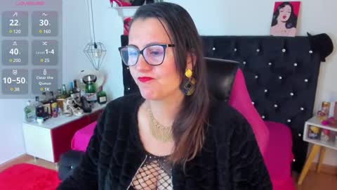 Snapshot of d_martii chatting on March 5, 12:33 pm Mia  online show from March 5, 12:33 pm