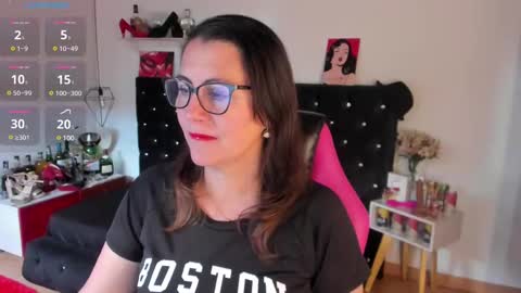 Snapshot of d_martii chatting on February 21, 12:17 pm Mia  online show from February 21, 12:17 pm