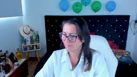 Snapshot of d_martii chatting on February 1, 9:19 pm Mia  online show from February 1, 9:19 pm