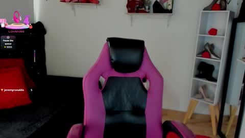 Snapshot of d_martii chatting on September 20, 12:58 pm Mia  online show from September 20, 12:58 pm