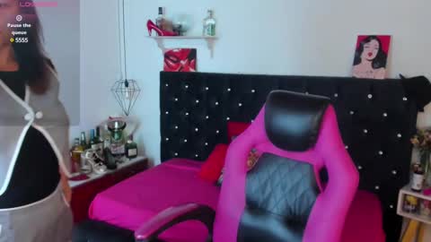 Snapshot of d_martii chatting on March 7, 12:01 pm Mia  online show from March 7, 12:01 pm