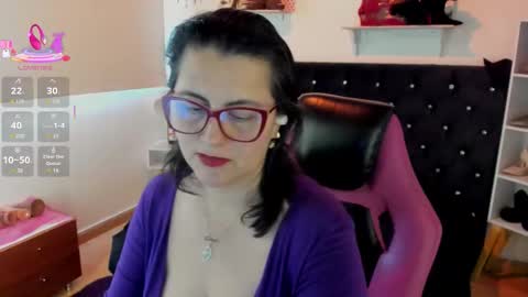 Snapshot of d_martii chatting on September 28, 3:39 pm Mia  online show from September 28, 3:39 pm