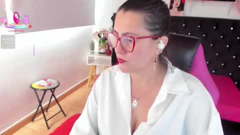 Snapshot of d_martii chatting on September 9, 1:33 pm Mia  online show from September 9, 1:33 pm