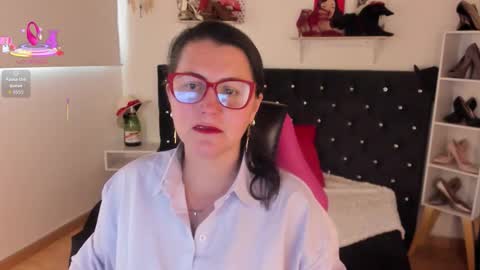 Snapshot of d_martii chatting on October 6, 7:29 pm Mia  online show from October 6, 7:29 pm