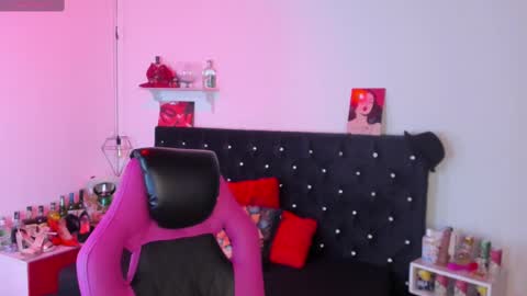 Snapshot of d_martii chatting on February 16, 11:16 am Mia  online show from February 16, 11:16 am