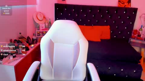 Snapshot of d_martii chatting on January 23, 9:50 pm Mia  online show from January 23, 9:50 pm