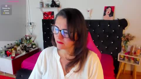 Snapshot of d_martii chatting on March 9, 11:14 am Mia  online show from March 9, 11:14 am