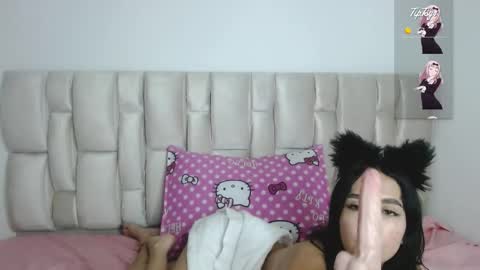 Snapshot of daaphne chatting on October 30, 4:37 am daaphne online show from October 30, 4:37 am