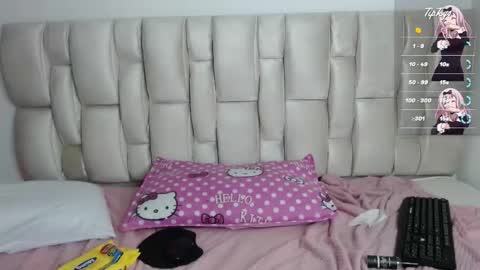 Snapshot of daaphne chatting on October 31, 4:47 am daaphne online show from October 31, 4:47 am