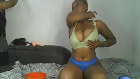 Snapshot of daddies_toy1 chatting on October 7, 11:25 am daddyiestoy online show from October 7, 11:25 am