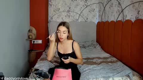 Snapshot of daddyonlyloveme chatting on September 28, 8:25 pm Zoe online show from September 28, 8:25 pm