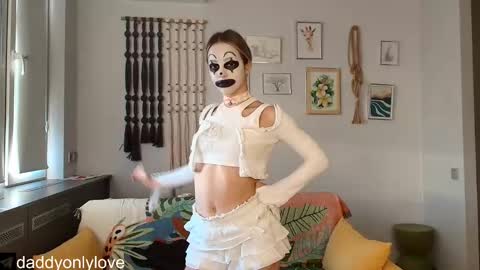 Snapshot of daddyonlyloveme chatting on October 31, 10:47 pm Zoe online show from October 31, 10:47 pm