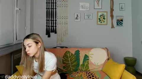 Snapshot of daddyonlyloveme chatting on October 13, 8:22 pm Zoe online show from October 13, 8:22 pm