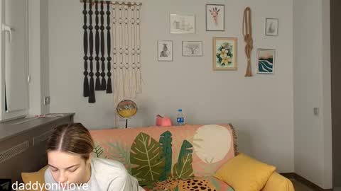 Snapshot of daddyonlyloveme chatting on October 24, 8:27 pm Zoe online show from October 24, 8:27 pm