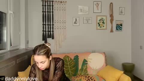 Snapshot of daddyonlyloveme chatting on October 23, 8:15 pm Zoe online show from October 23, 8:15 pm