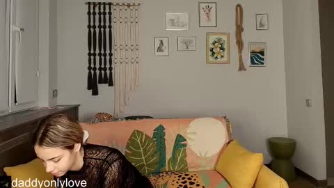 Snapshot of daddyonlyloveme chatting on October 15, 8:33 pm Zoe online show from October 15, 8:33 pm