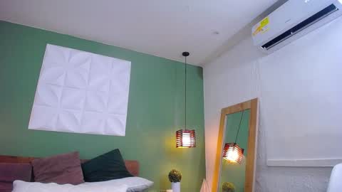 Snapshot of daddys_little_secrett chatting on January 10, 2:02 pm Valen online show from January 10, 2:02 pm
