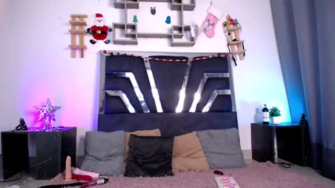 Snapshot of daenerys_cat chatting on December 27, 12:34 pm daenerys_cat online show from December 27, 12:34 pm