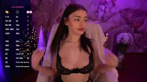 Snapshot of daenerys_daen chatting on December 7, 10:01 am daenerys_daen online show from December 7, 10:01 am