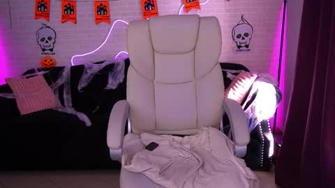 daenerys_daen online show from October 29, 9:46 am